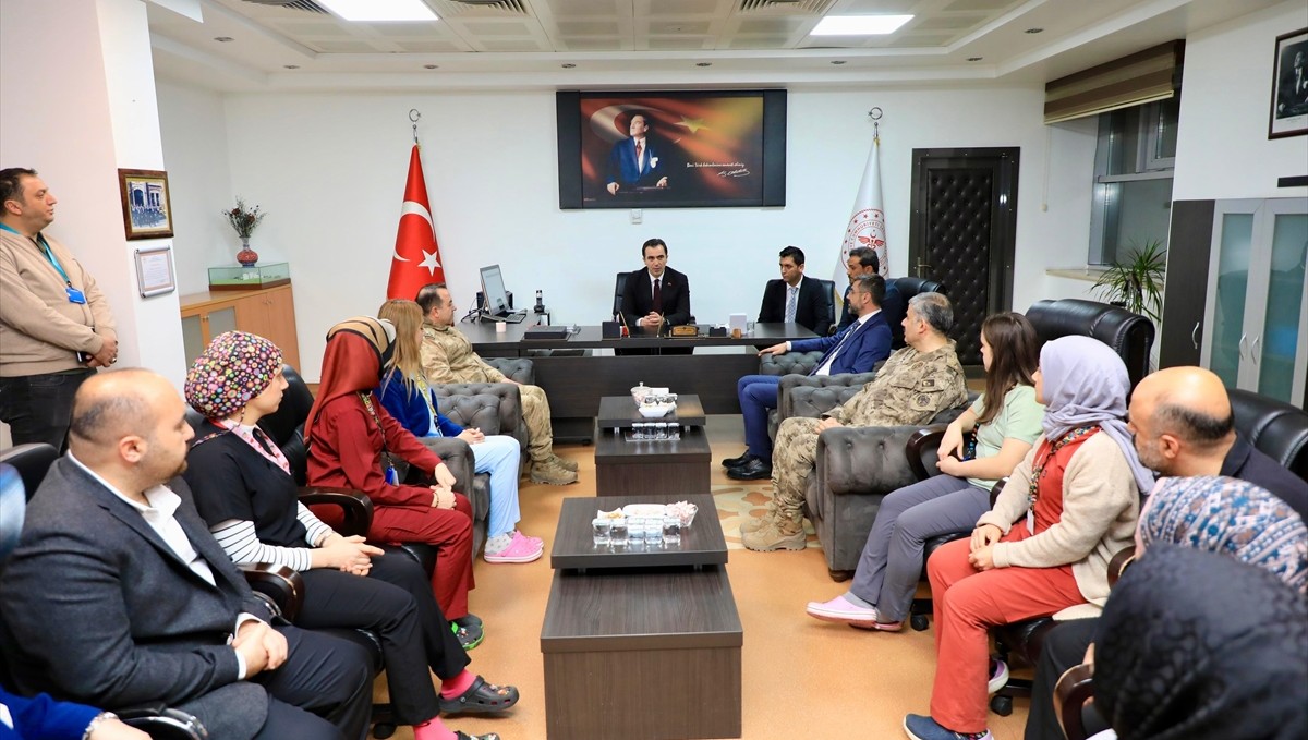 Bitlis Valisi Karakaya, yılbaşı dolayısıyla ziyaretlerde bulundu