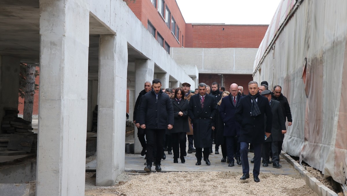 CHP'li 21 milletvekilinden oluşan çalışma grubu Elazığ'da ziyaretlerde bulundu