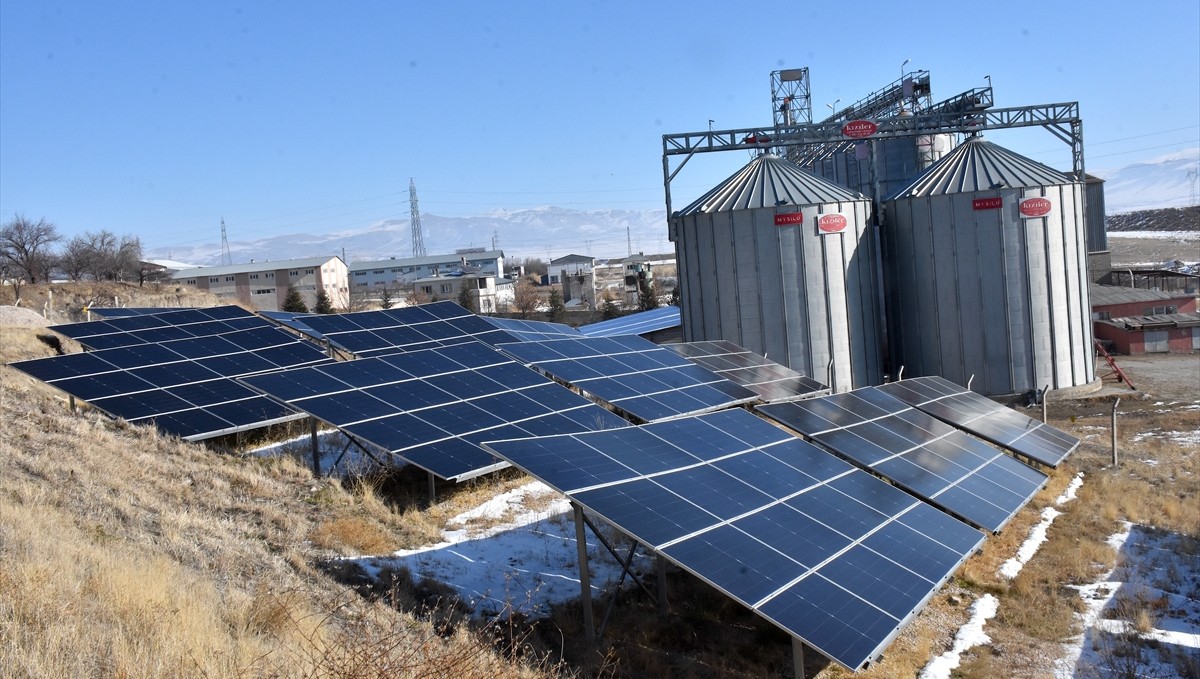 Devlet desteğiyle GES kurdu, fabrikalarının enerji giderini yarı yarıya düşürdü