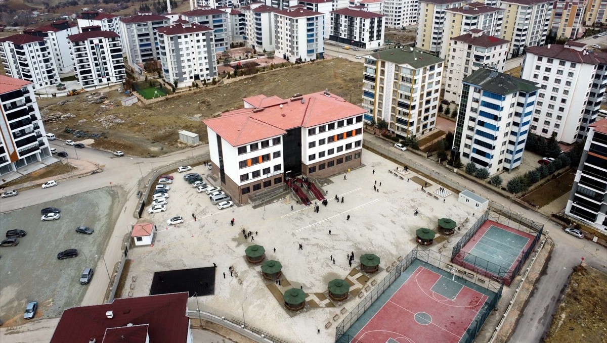 Elazığ'da 2020'deki depremin ardından yıkılan okulların yerine 61 okul eğitime kazandırıldı