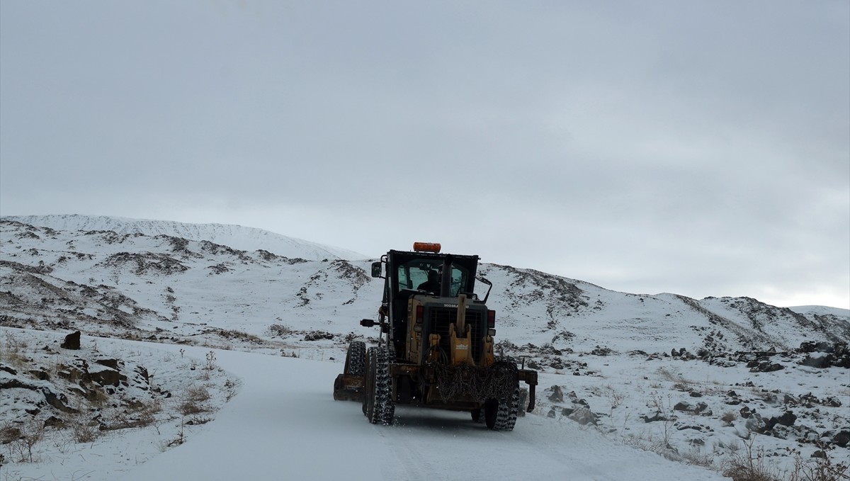 Erzurum, Iğdır ve Ardahan'da 153 yerleşim yerine kar nedeniyle ulaşım sağlanamıyor