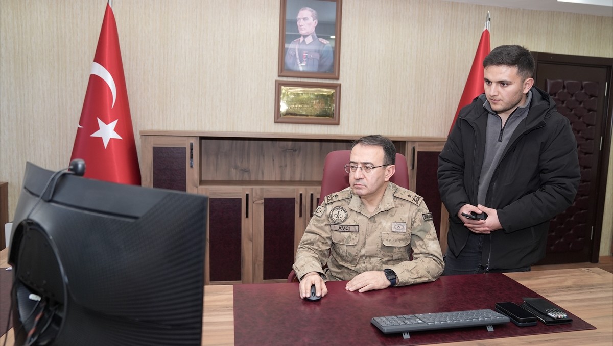 Erzurum İl Jandarma Komutanı Tuğgeneral Avcı, AA'nın "Yılın Kareleri" oylamasına katıldı