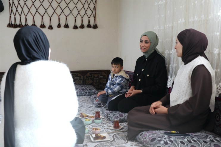 aynı arkadaşı köy İlkokul hazırlıyor kadın okulunda öğrencileri öğretmenler, geleceğe 16