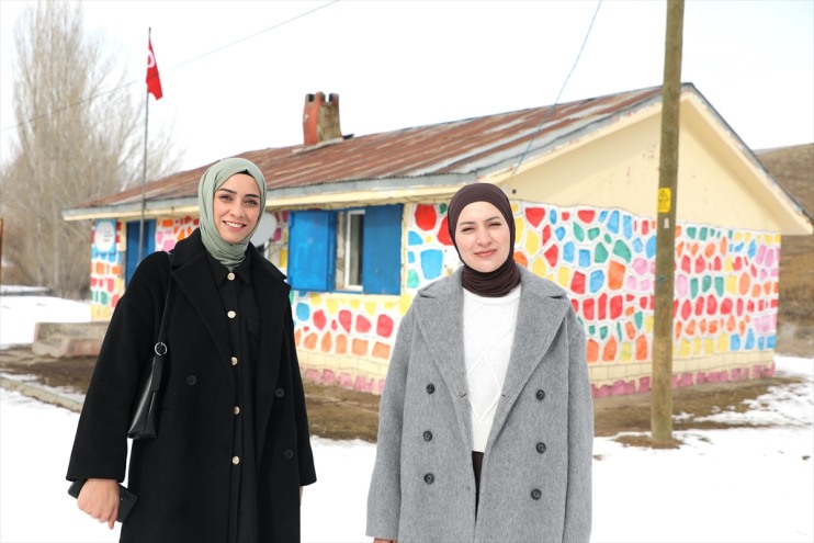 öğrencileri aynı hazırlıyor kadın İlkokul arkadaşı köy okulunda öğretmenler, geleceğe 17