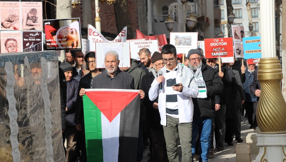 Malatya'da sağlık çalışanları İsrail'in Gazze'ye yönelik saldırılarını protesto etti