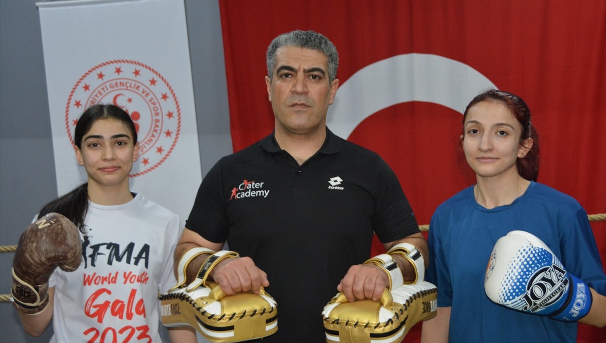 Muaythai ile kick boksta başarılarıyla öne çıkan kız kardeşlerin hedefi yeni şampiyonluklar