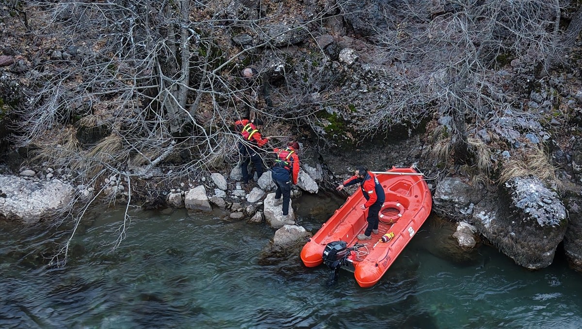 Munzur Vadisi'nde hasta halde bulunan yaban keçisi tedavi altına alındı