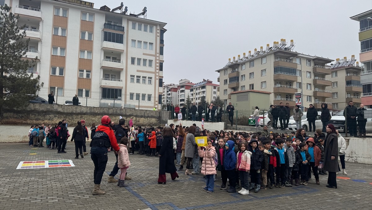 Tunceli genelindeki okullarda eş zamanlı deprem tatbikatı yapıldı