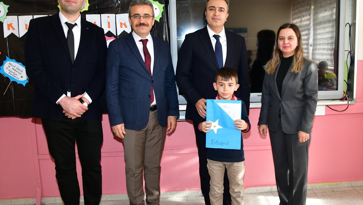 Doğu Anadolu'daki 7 ilde öğrenciler karnelerini aldı