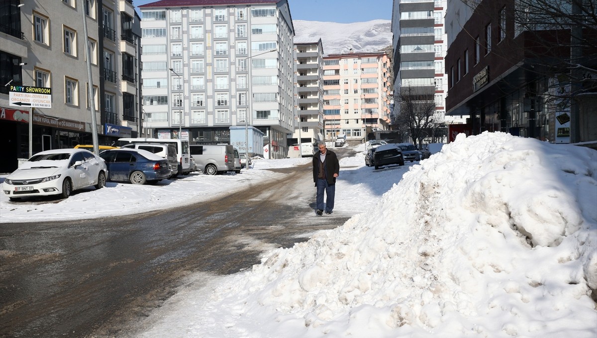 Van ve Bitlis'te 535 yerleşim birimine ulaşım sağlanamıyor