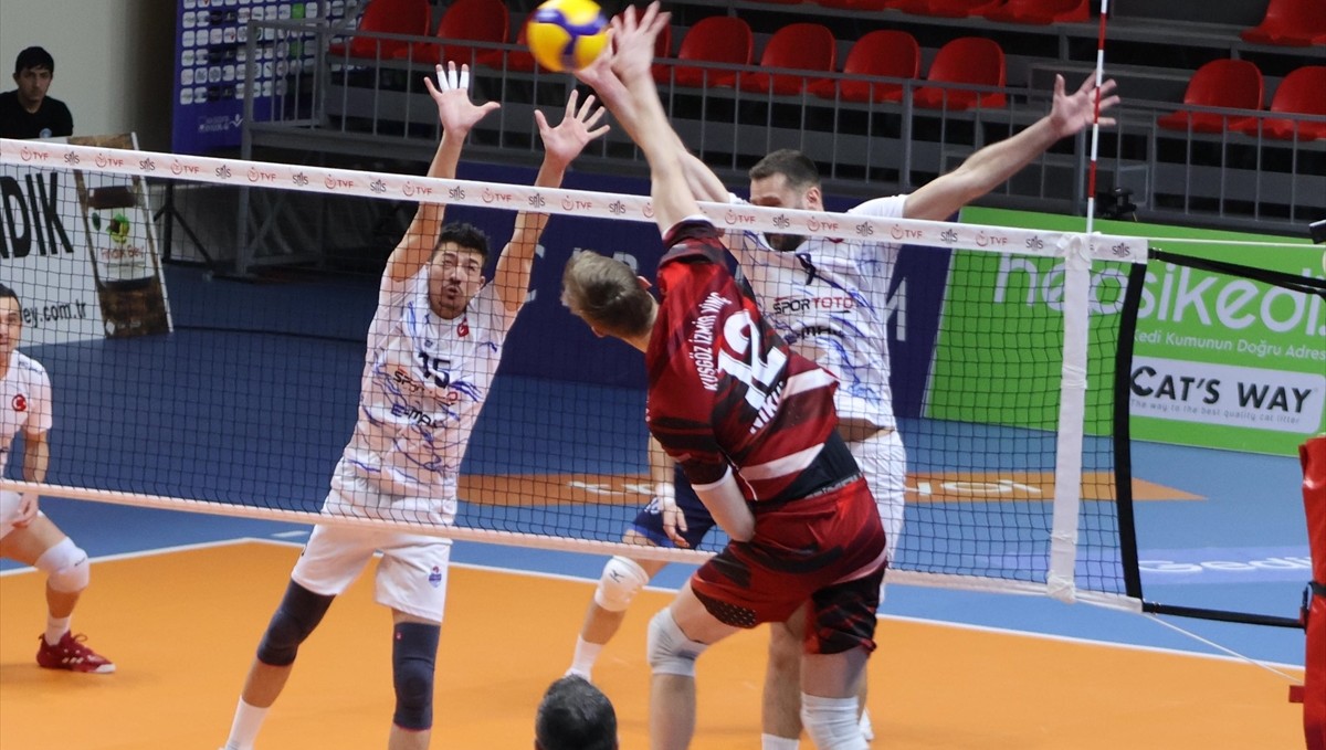 Voleybol: SMS Grup Efeler Ligi