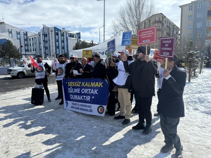 Ağrı Belediyesi'nde iş akdine son verilen işçiler nöbete başladı