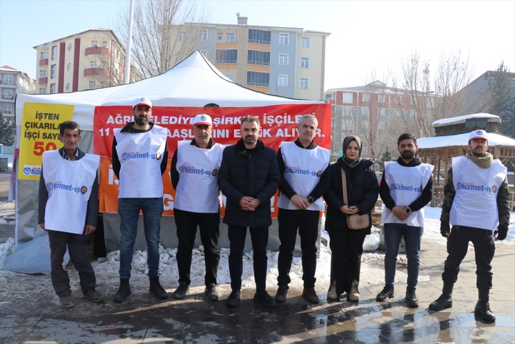 Ağrı Belediyesi'nde iş akdine son verilen işçilerin nöbeti devam ediyor