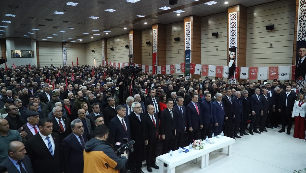 CHP Genel Başkanı Özel, Erzincan'da "Halk Buluşması"nda konuştu: