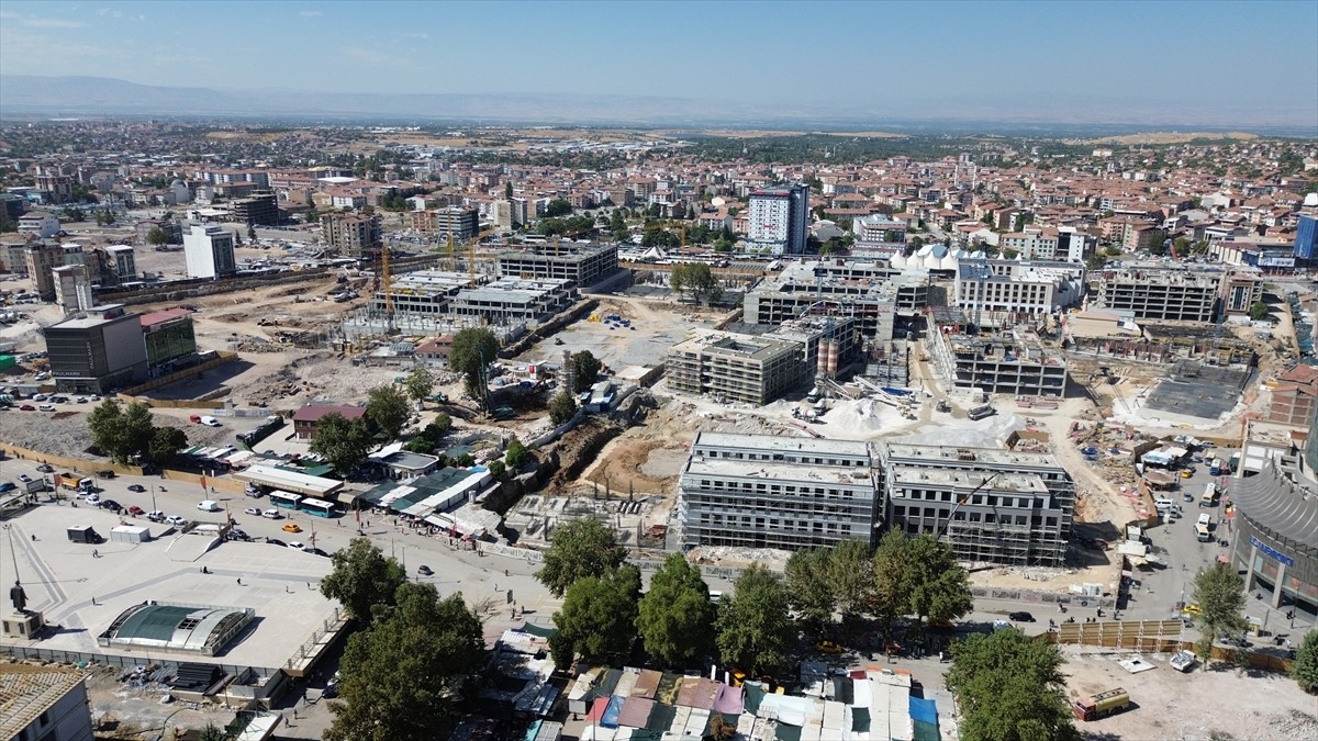 Depremlerden sonra yapımına başlanan Malatya çarşısının yapım süreci dronla görüntülendi