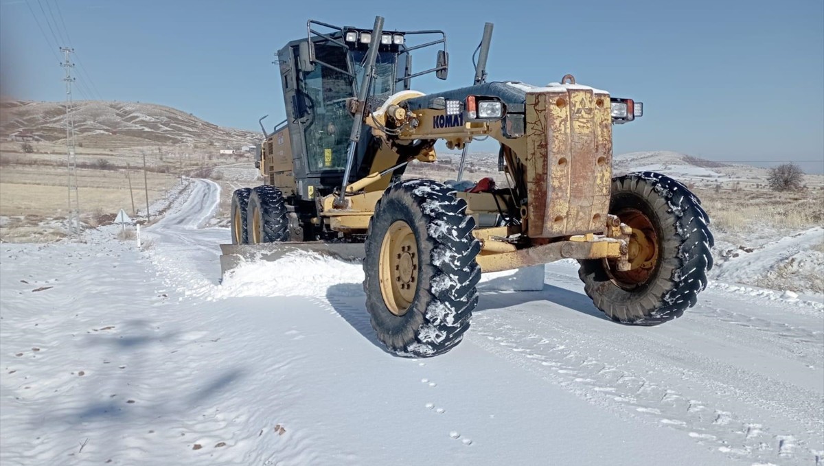 Elazığ'da 371 yerleşim yerine ulaşım sağlanamıyor