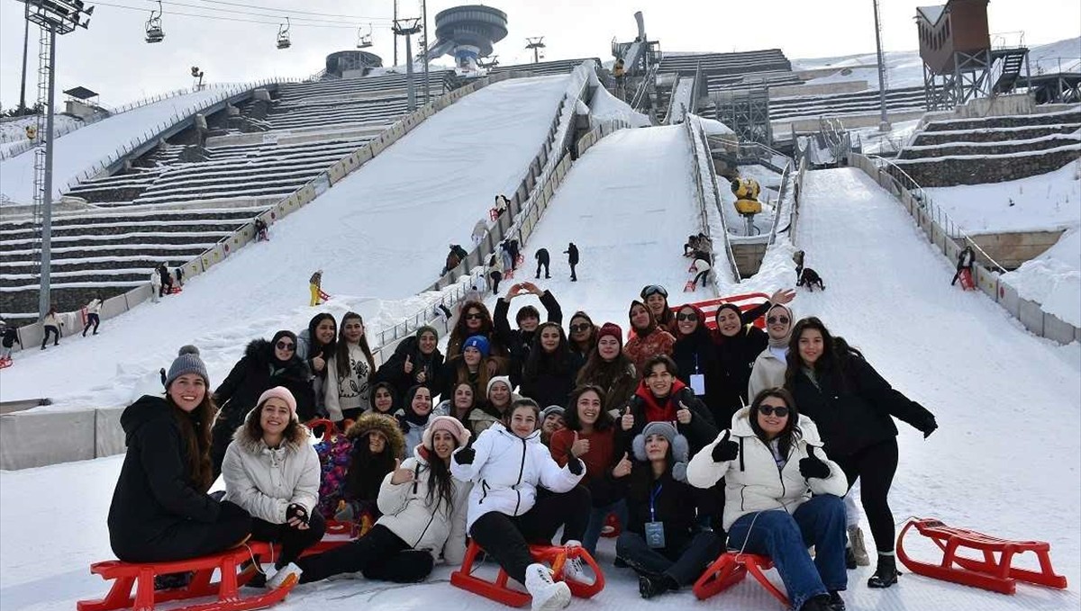 Erzurum'da düzenlenen "Kış Sporları Kampı" sona erdi