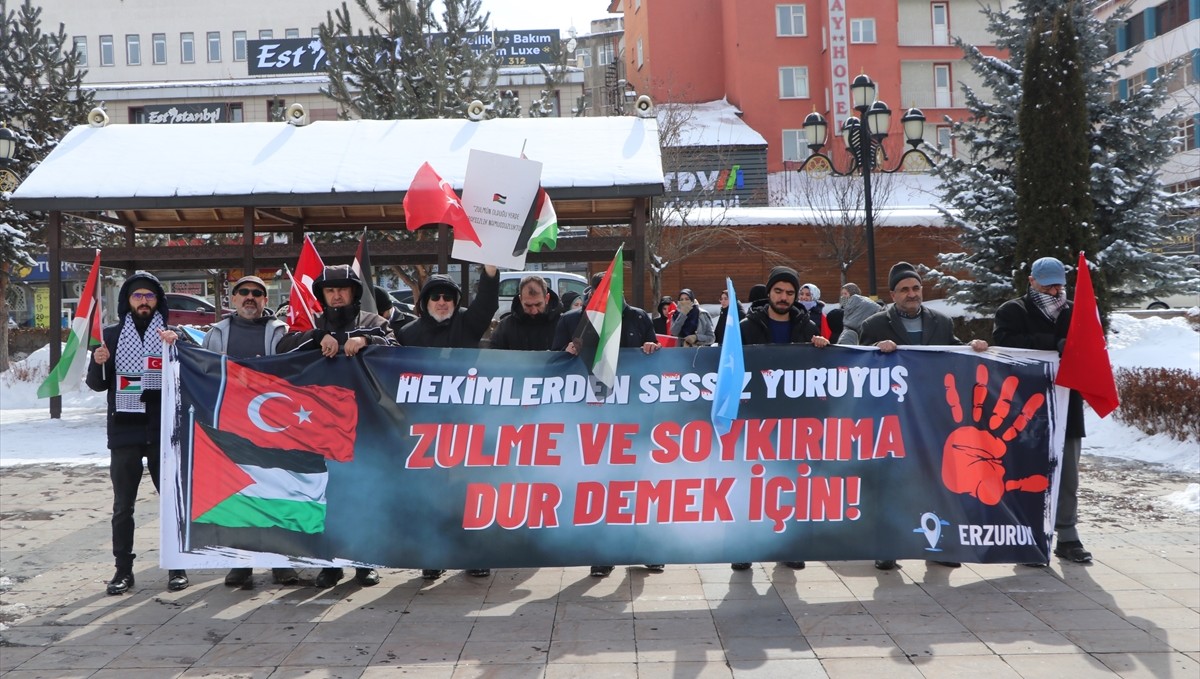 Erzurum'da sağlık çalışanları soğuk havaya rağmen Gazze için yürüdü