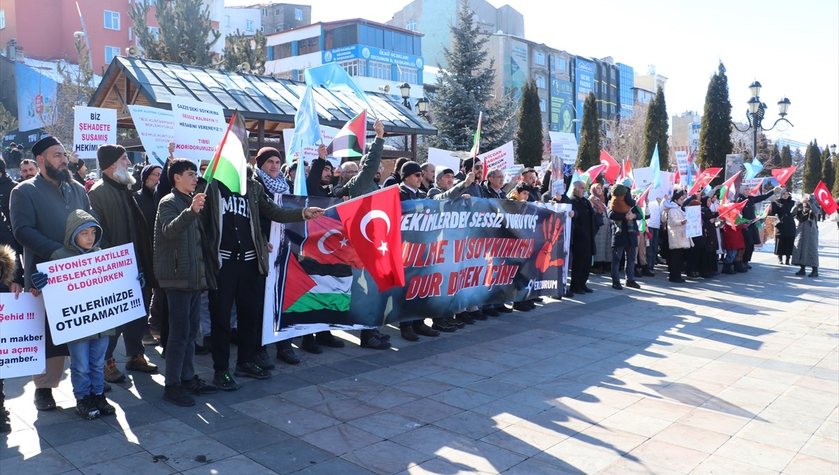 Erzurum Sivil Toplum Platformu ile sağlık çalışanları Gazze için yürüdü