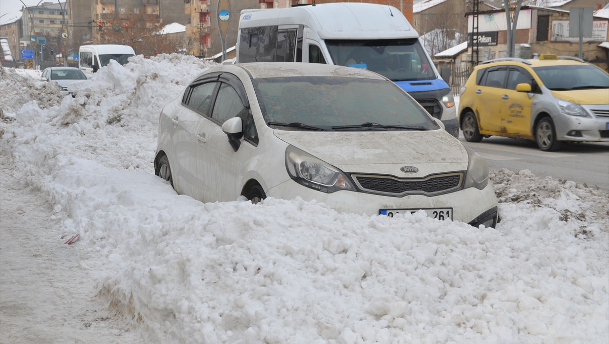 Van, Hakkari ve Muş'ta 34 yerleşim yerine ulaşım sağlanamıyor