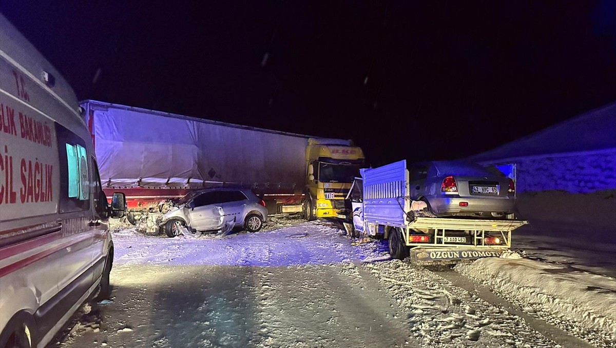 Malatya'da 3 aracın karıştığı zincirleme trafik kazasında 3 kişi yaralandı