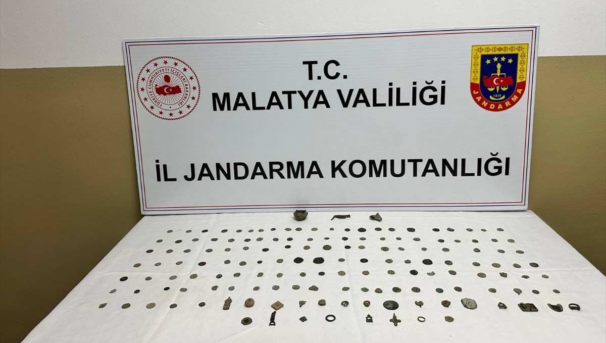 Malatya'da tarihi eser niteliğinde 131 sikke ele geçirildi