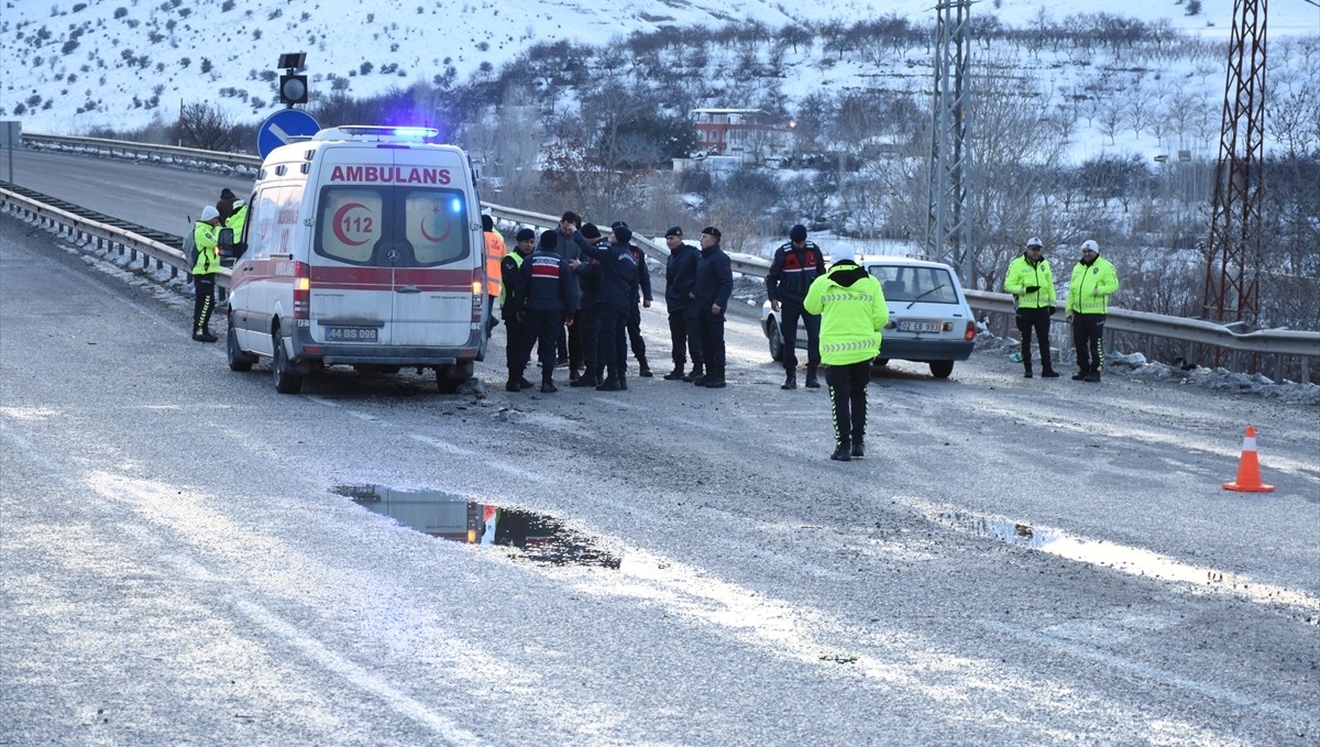 Malatya'da yolcu minibüsünün devrilmesi sonucu 8 kişi yaralandı