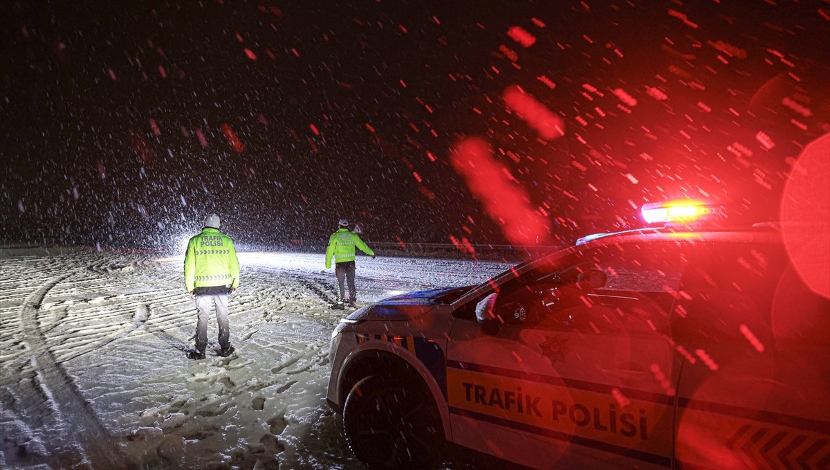 Malatya-Kayseri kara yolu kar nedeniyle ağır tonajlı araçların geçişine kapatıldı