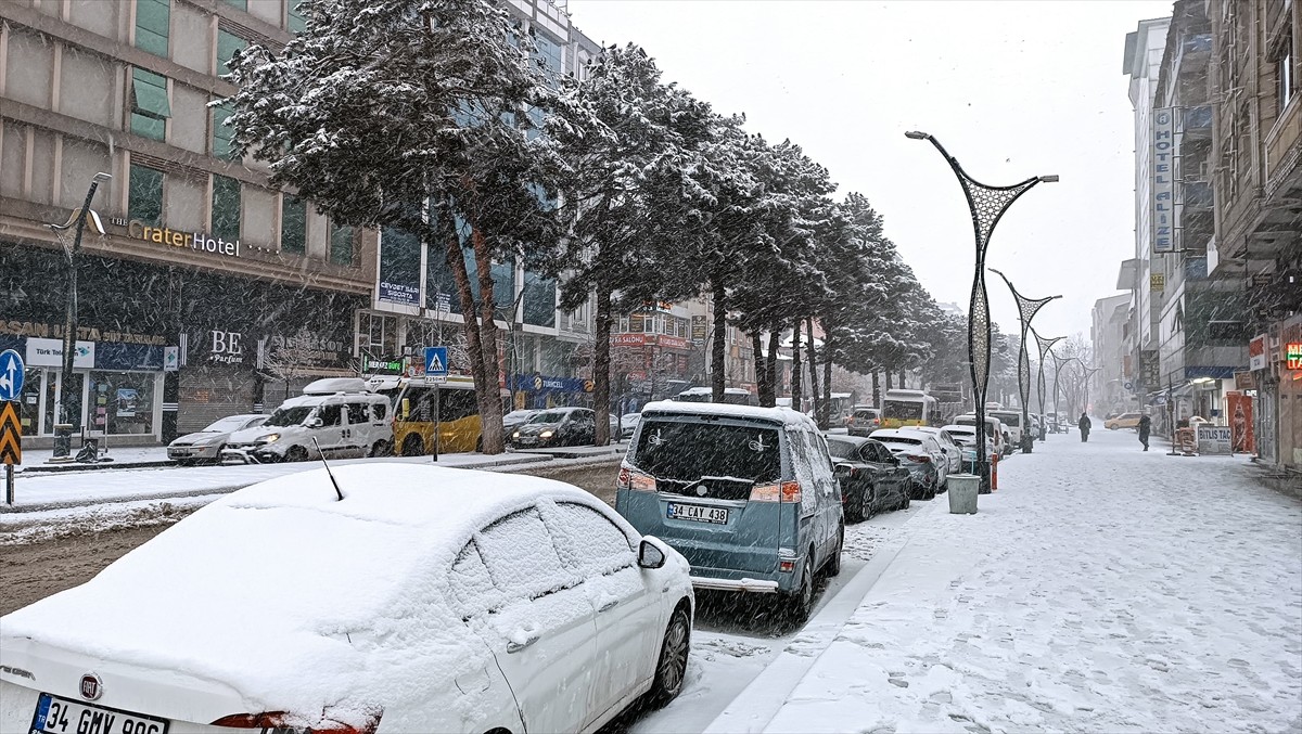 Van, Hakkari, Muş ve Bitlis'te 398 yerleşim yerine ulaşım sağlanamıyor