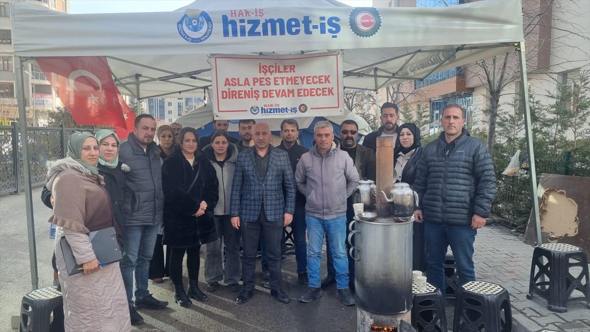 Van'da MHP İl Başkanı Güngöralp, işten çıkarılan belediye çalışanlarını ziyaret etti