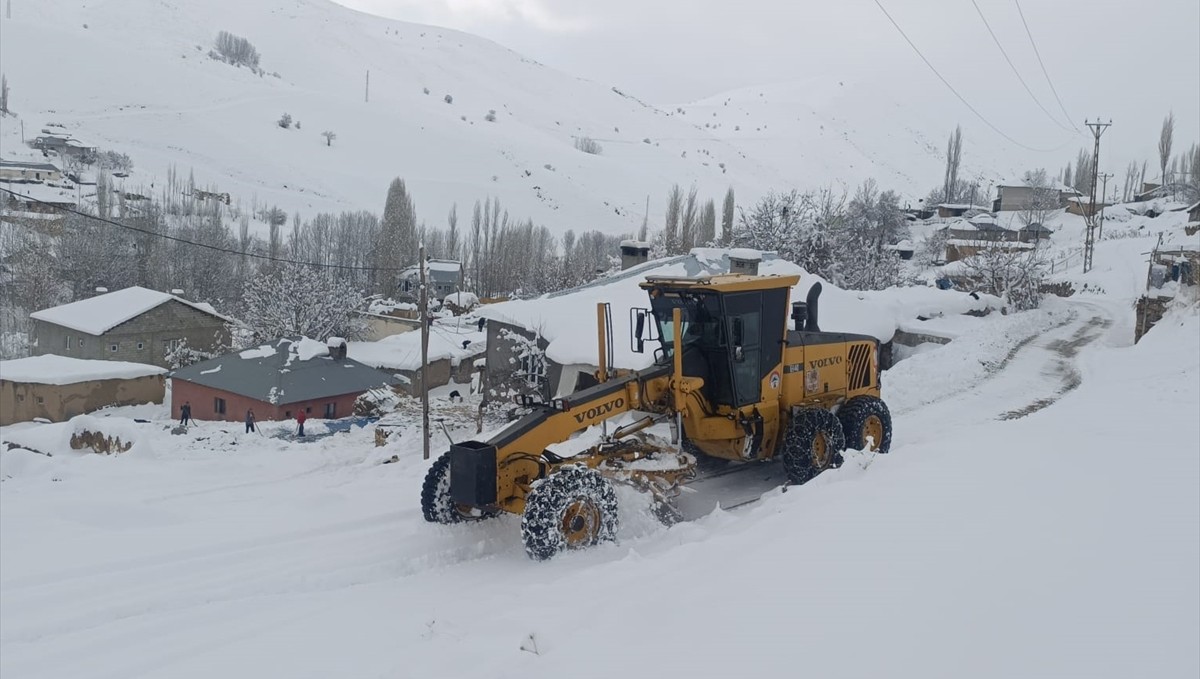 Van, Hakkari, Muş ve Bitlis'te 210 yerleşim yerine ulaşım sağlanamıyor