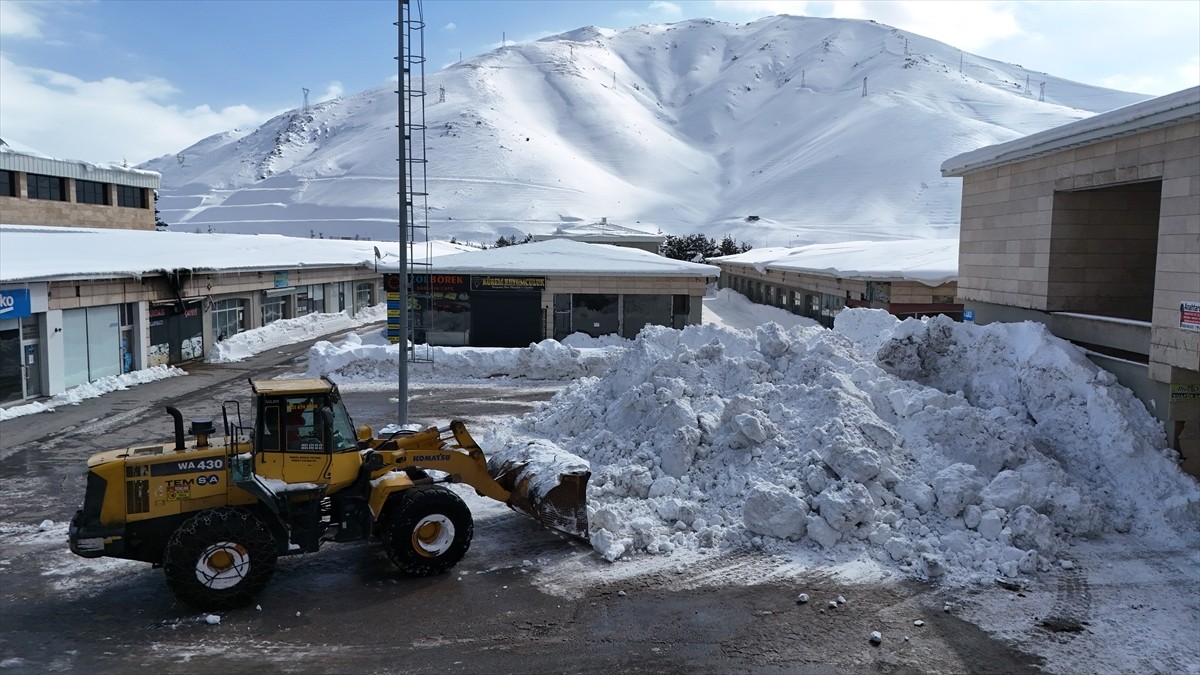 Van, Muş ve Bitlis'te 123 yerleşim yerine ulaşım sağlanamıyor