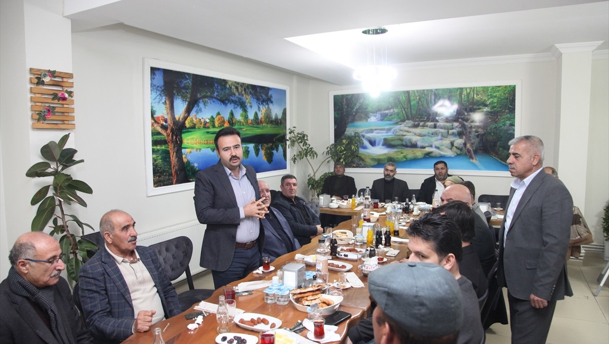 Ahlat'ta muhtarlar ve protokol üyeleri iftarda buluştu