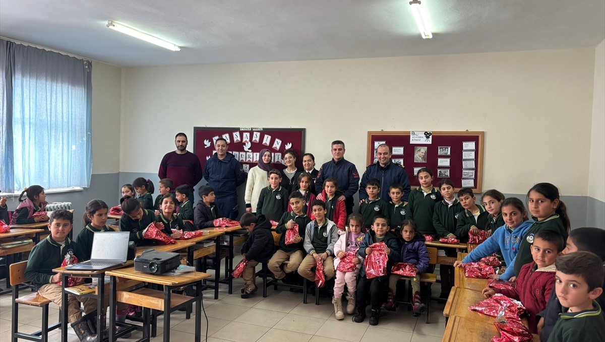 Ahlat'ta öğrenciler suda boğulmalara karşı bilgilendirdi