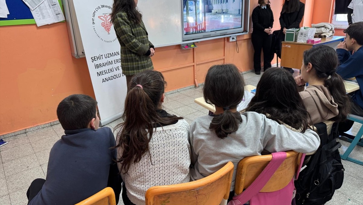 Ardahan'da "Ben Her Yerde Varım" projesiyle öğrencilerde kan grubu bilinci oluşturuldu