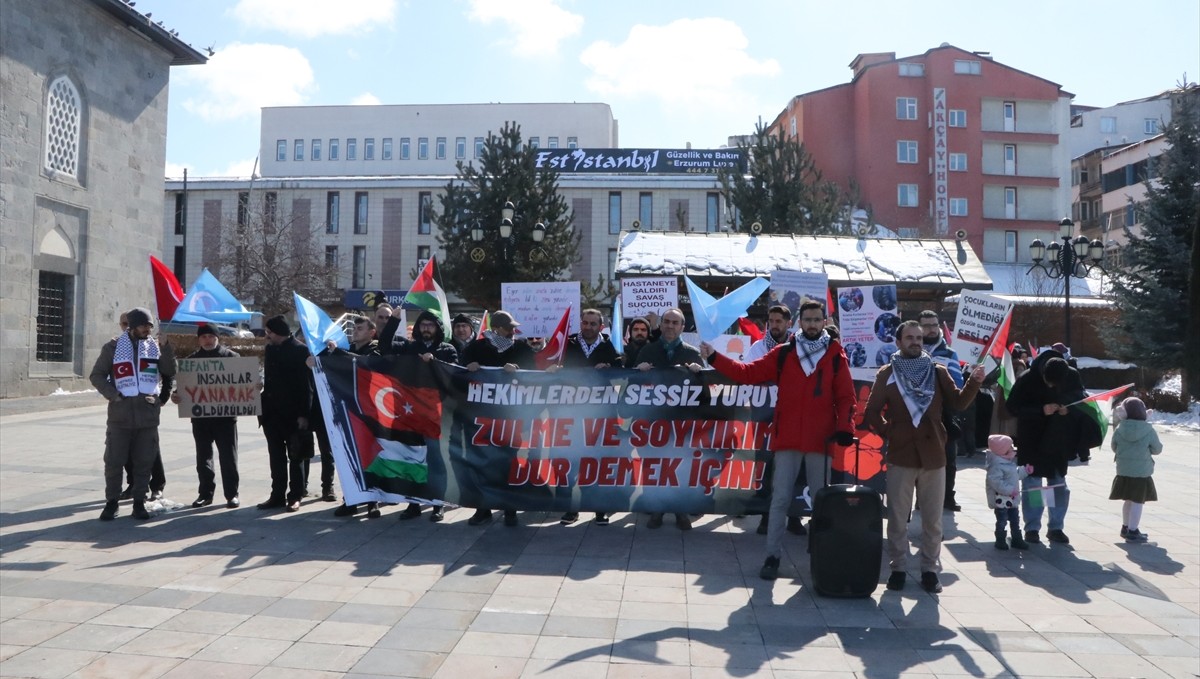 Erzurum'da sağlık çalışanları ramazan ve soğuk havaya rağmen Gazze için yürüdü