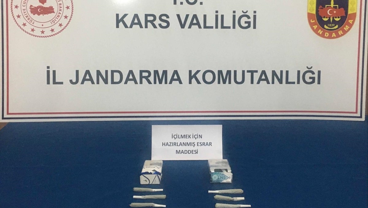 Kars'ta sigara paketinde uyuşturucu saklayan İran uyruklu şüpheli yakalandı