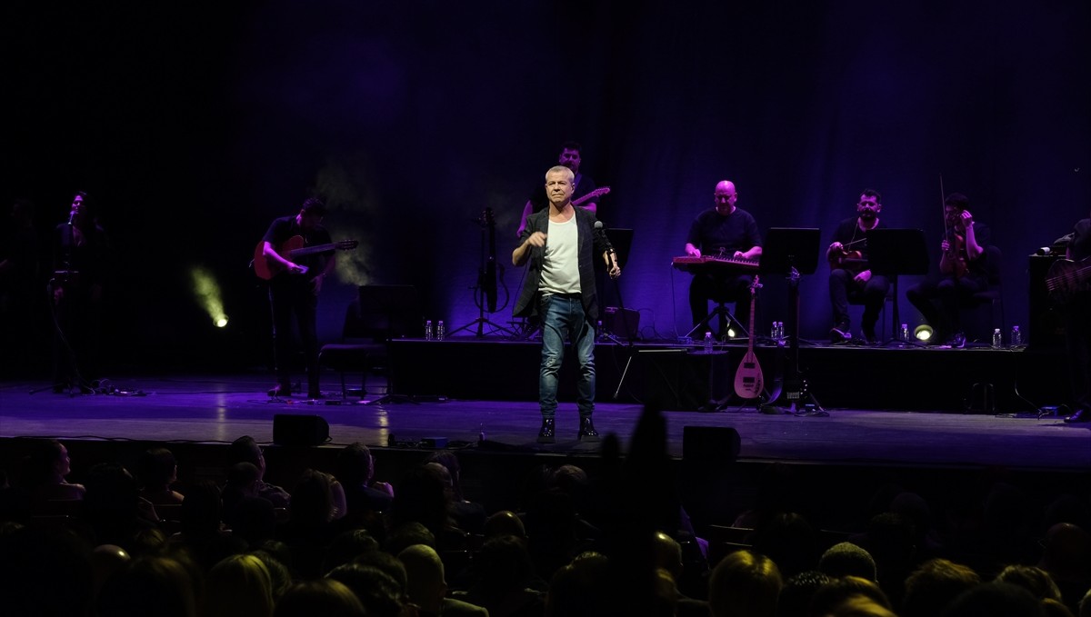 Levent Yüksel, 14 Mart Tıp Bayramı kapsamında geleceğin hekimleri için sahne aldı