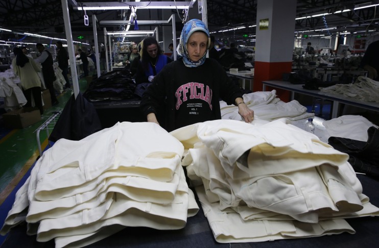 memleketine yıllar nedeniyle Terör sağladı sonra 190 ettiği göç kişiye istihdam kurarak fabrika 5